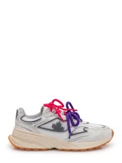 Dynamic sneakers with contrast laces
