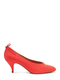 Pump with Pointed Toe and Mid Heel