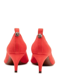 Pump with Pointed Toe and Mid Heel