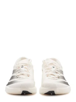 Running sneakers with dynamic design