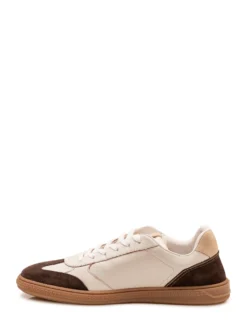 Sneakers with Inserts and Laces