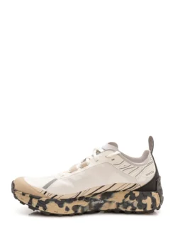 Sport Shoe with Laces and Structured Sole