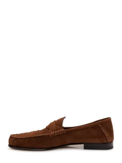 Twisted loafer with essential design