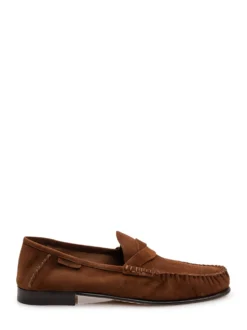 Twisted loafer with essential design